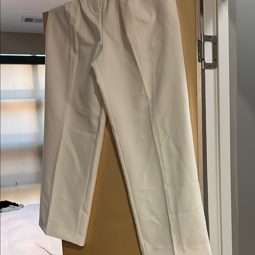 White Ankle Cropped Pants with Classic Straight-Leg Cut